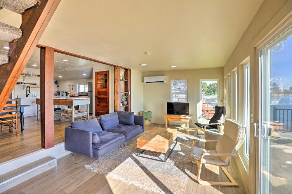 Lakefront Cabin with Patio and Views in Lake Norden